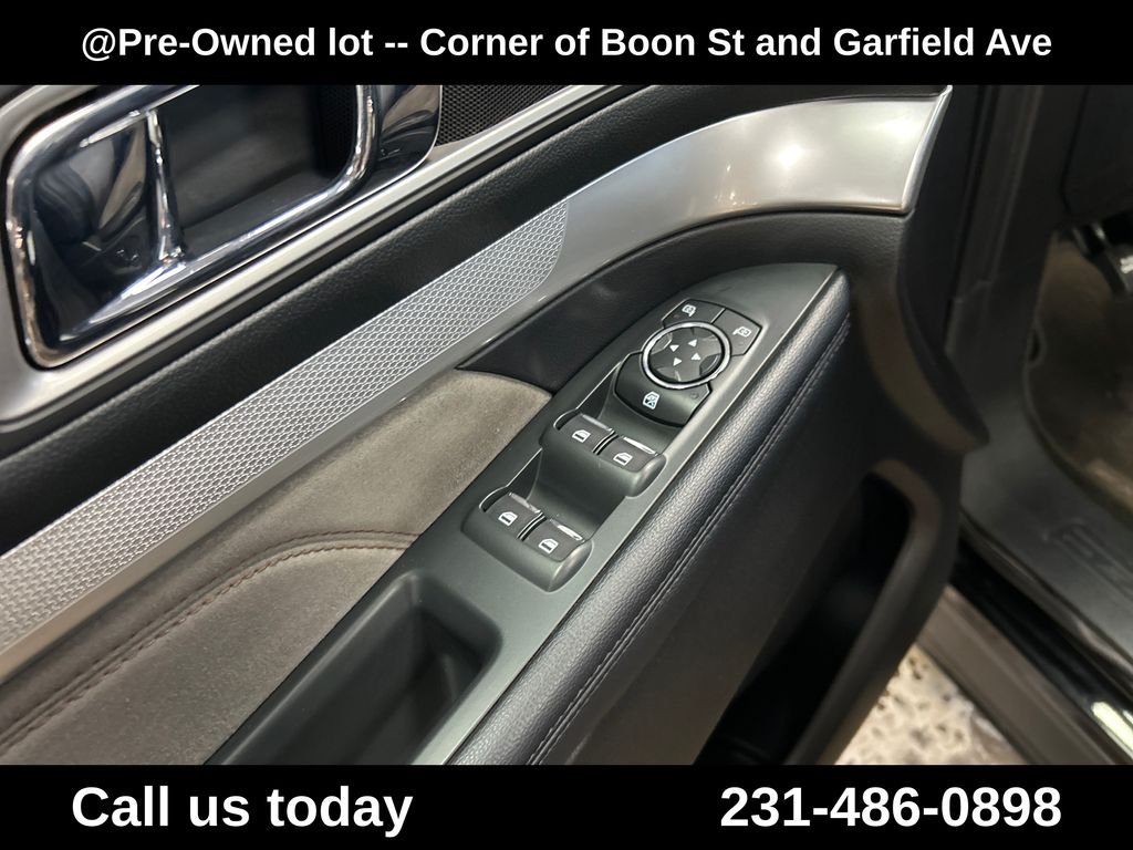 Used 2017 Black Ford XLT image 18