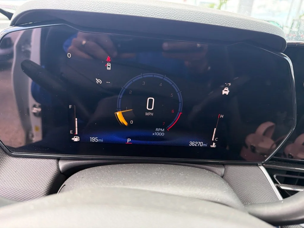 Used 2025 Summit White Chevrolet LT image 2