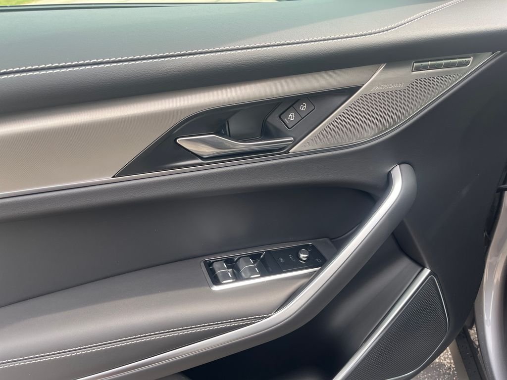 New 2026 Eiger Grey Jaguar P250 R-Dynamic S image 11