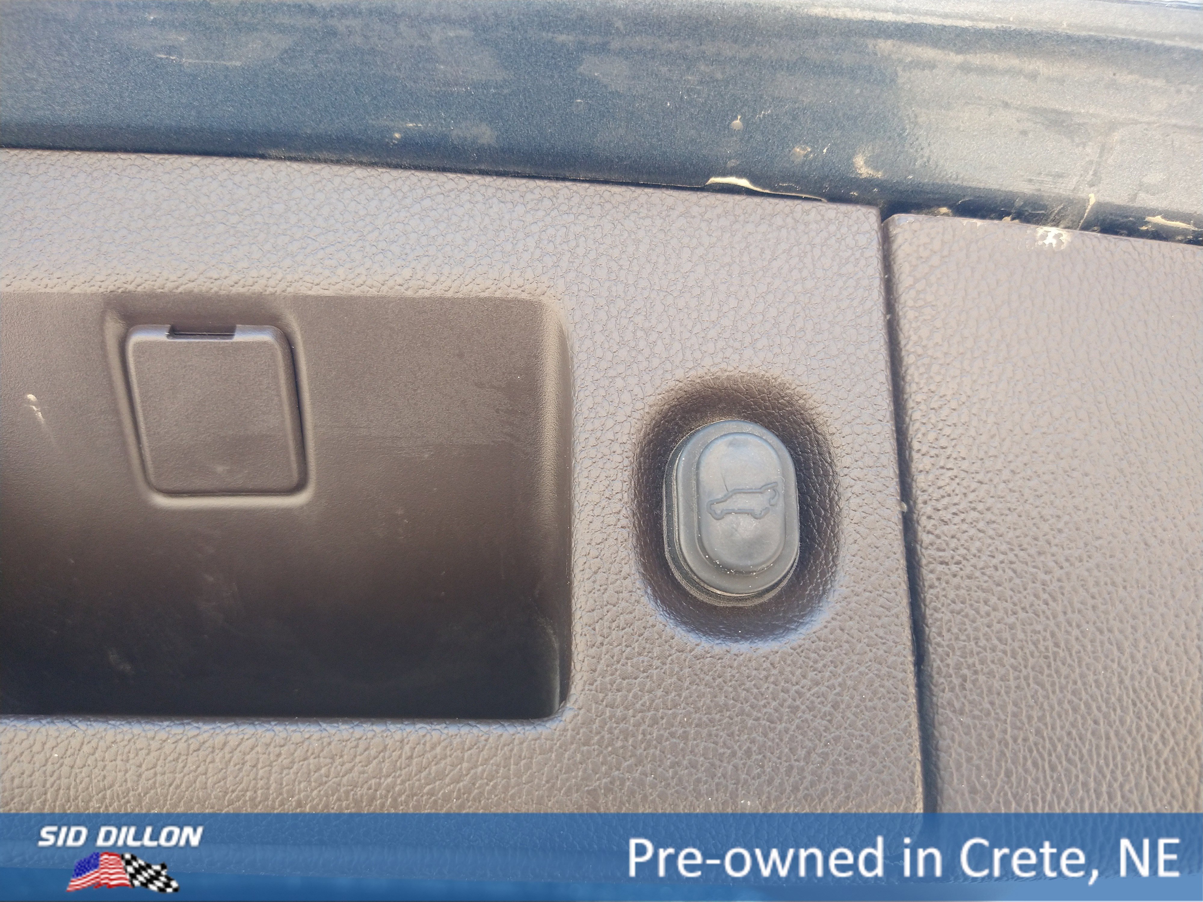 Used 2020 SHADOW GRAY METALLIC Chevrolet Premier image 22