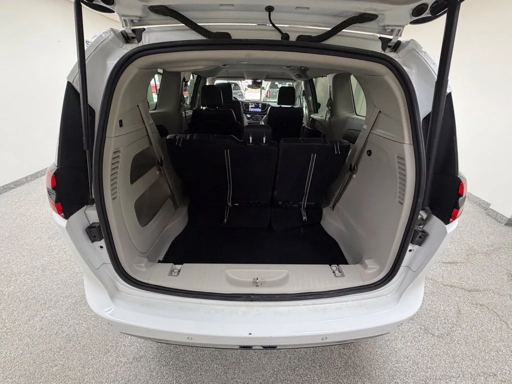 2024 Chrysler Pacifica Touring L - Photo 15
