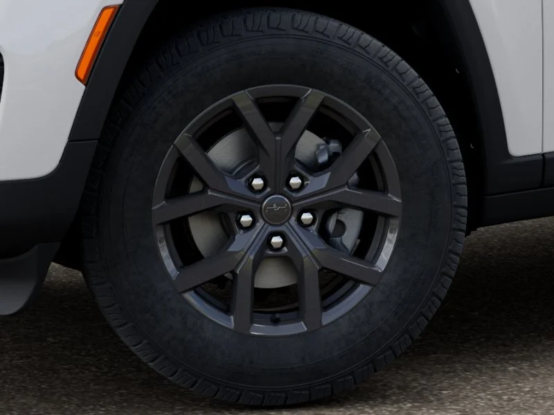 New 2027 Bright White Clear-Coat Paint Jeep Laredo X image 4