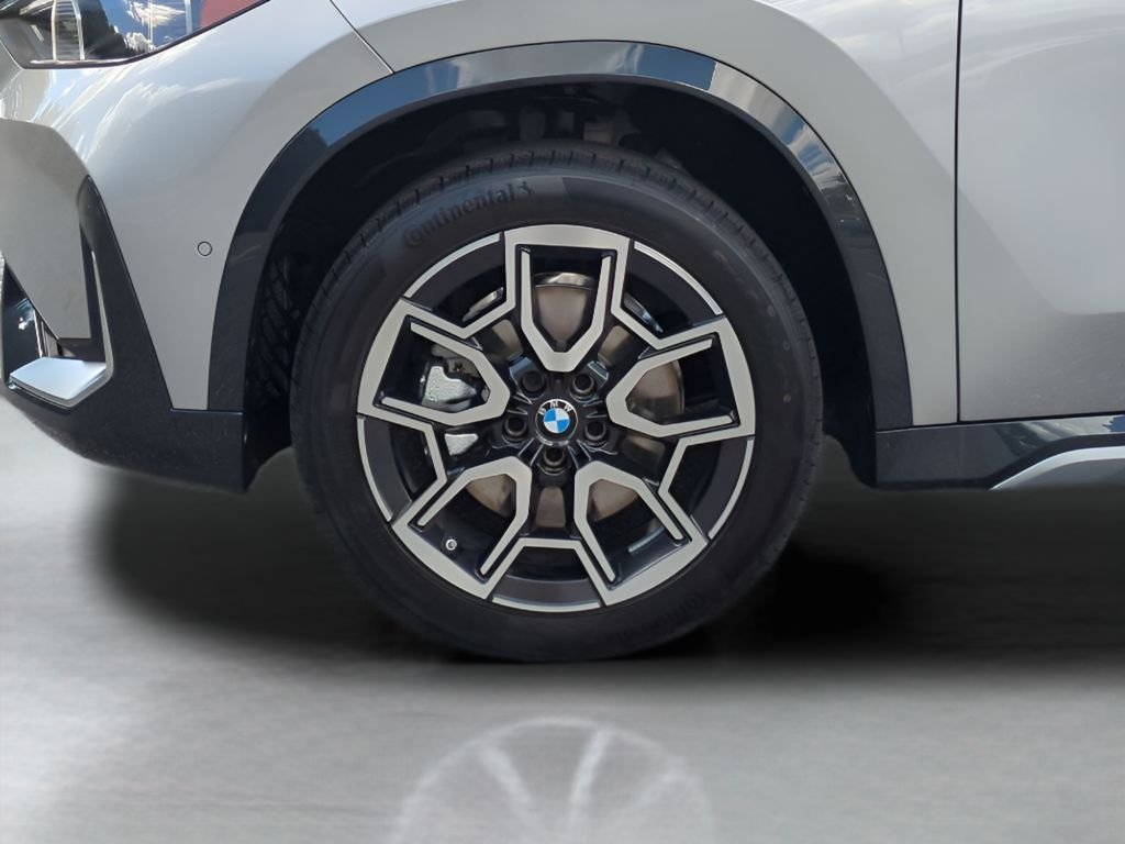Used 2026 Silver BMW xDrive28i image 32