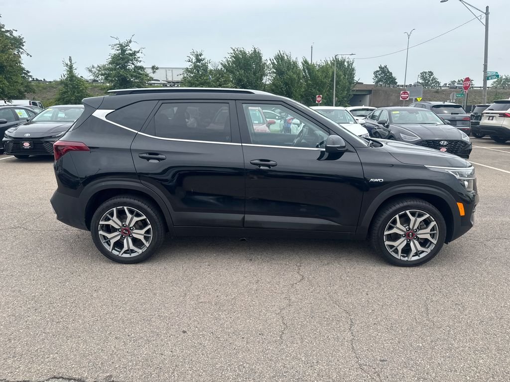 Used 2021 Black Kia S image 9