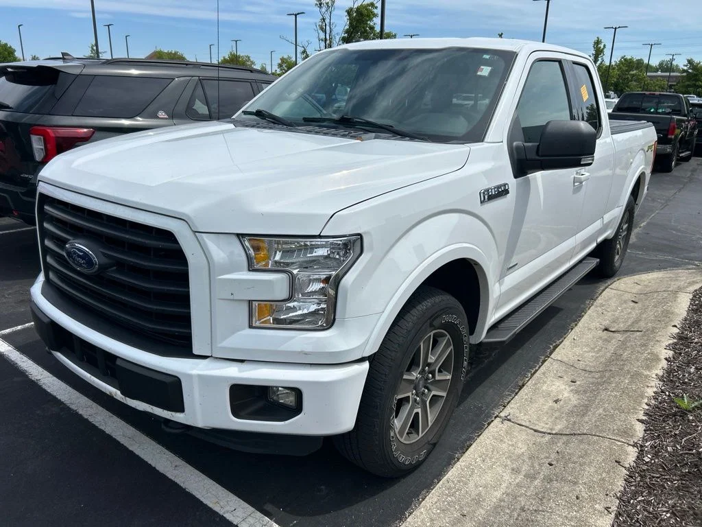 Used 2016 White Ford XLT image 1