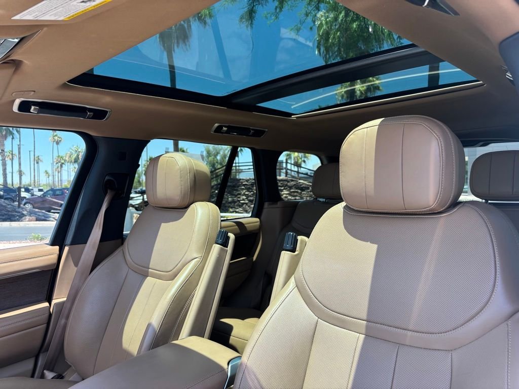 Certified Used 2025 Ostuni Pearl White Premium Metallic Land Rover SE image 3