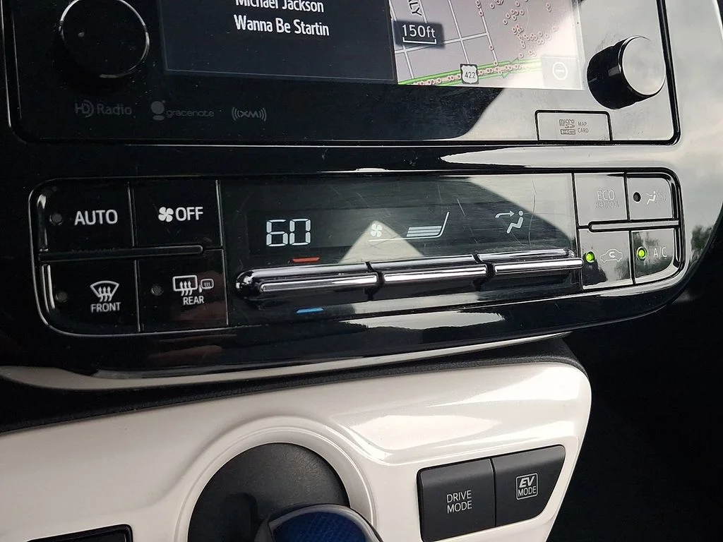 Certified Used 2018 Beige Toyota Three image 15