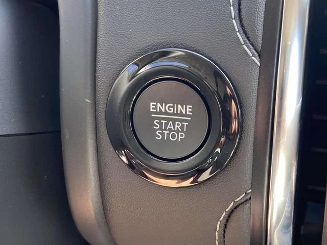 New 2027 Star White Metallic Tri-Coat Ford Platinum image 26