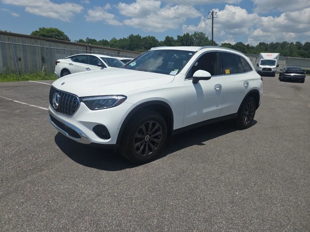 Used 2024 White Mercedes-Benz GLC 300 image 2