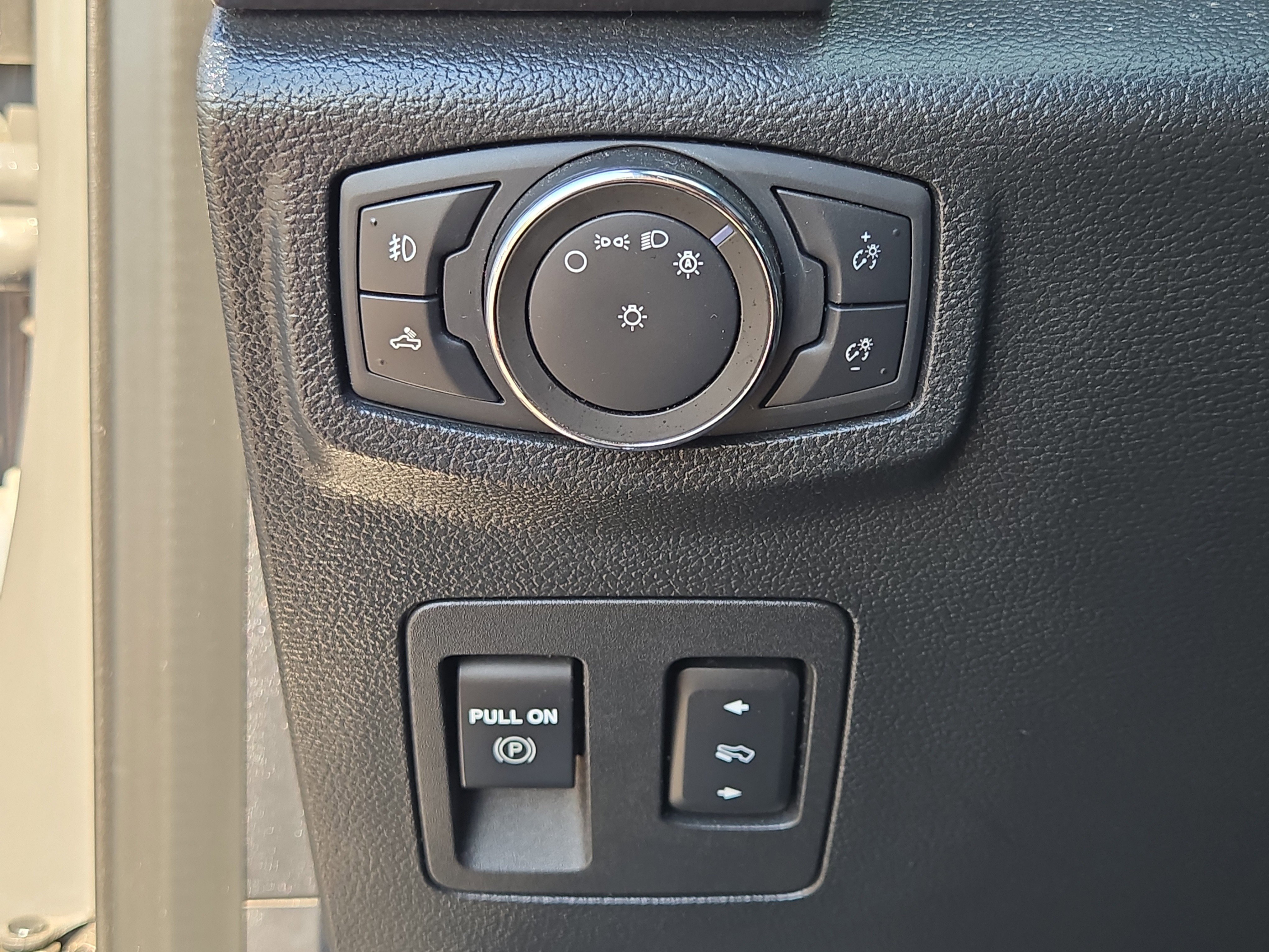 Used 2020 Gray Ford LARIAT image 23