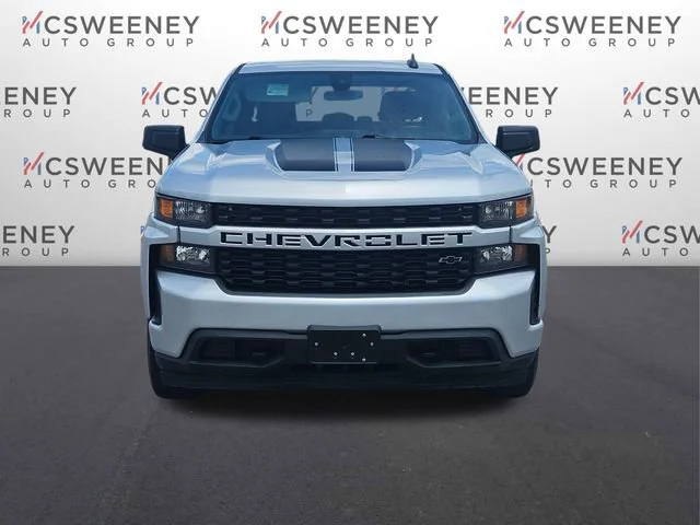 Used 2022 Silver Ice Metallic Chevrolet Custom image 8