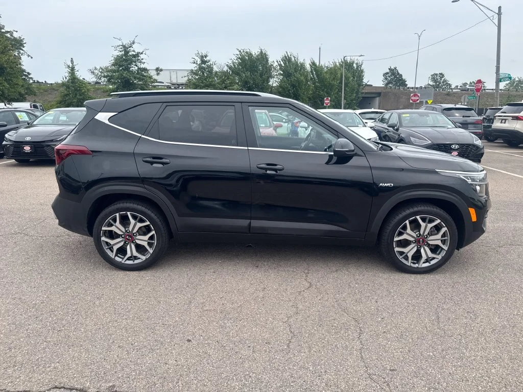 Used 2021 Black Kia S image 9