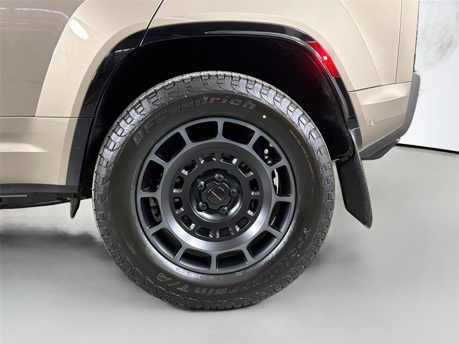 New 2026 Petra Copper LAND ROVER  OCTA image 30