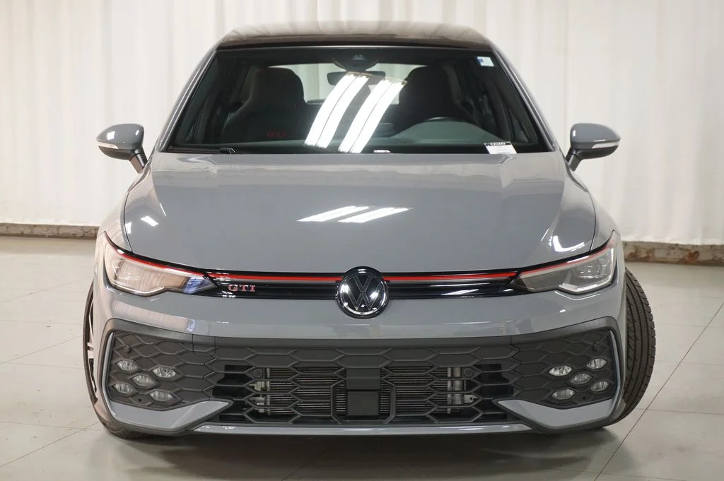 Certified Used 2025 Moonstone Gray Volkswagen 2.0T SE image 9