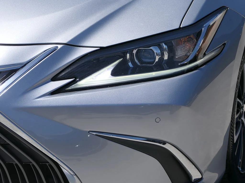 Used 2023 Silver Lexus 300h image 8