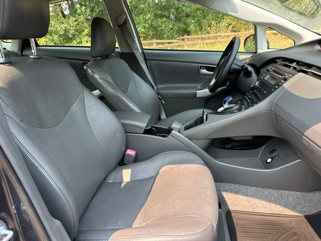 Used 2010 Winter Gray Metallic Toyota I image 23