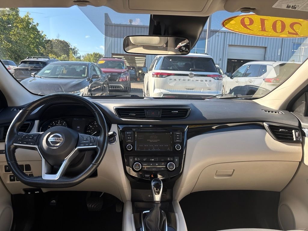 Used 2019 White Nissan SV image 14
