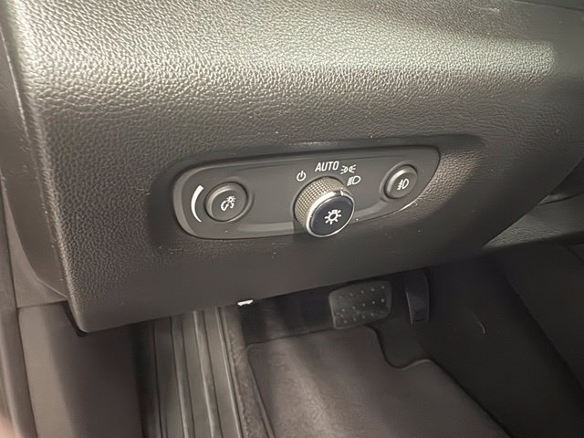 Used 2018 Black Chevrolet Premier image 21