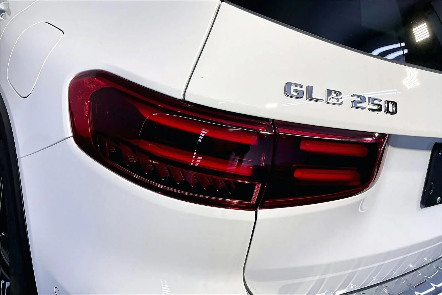 New 2026 Polar White Mercedes-Benz GLB 250 image 5
