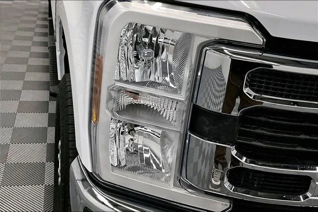 Used 2024 Oxford White Ford XLT image 33