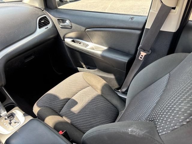 Used 2019 Gray Dodge SE image 15