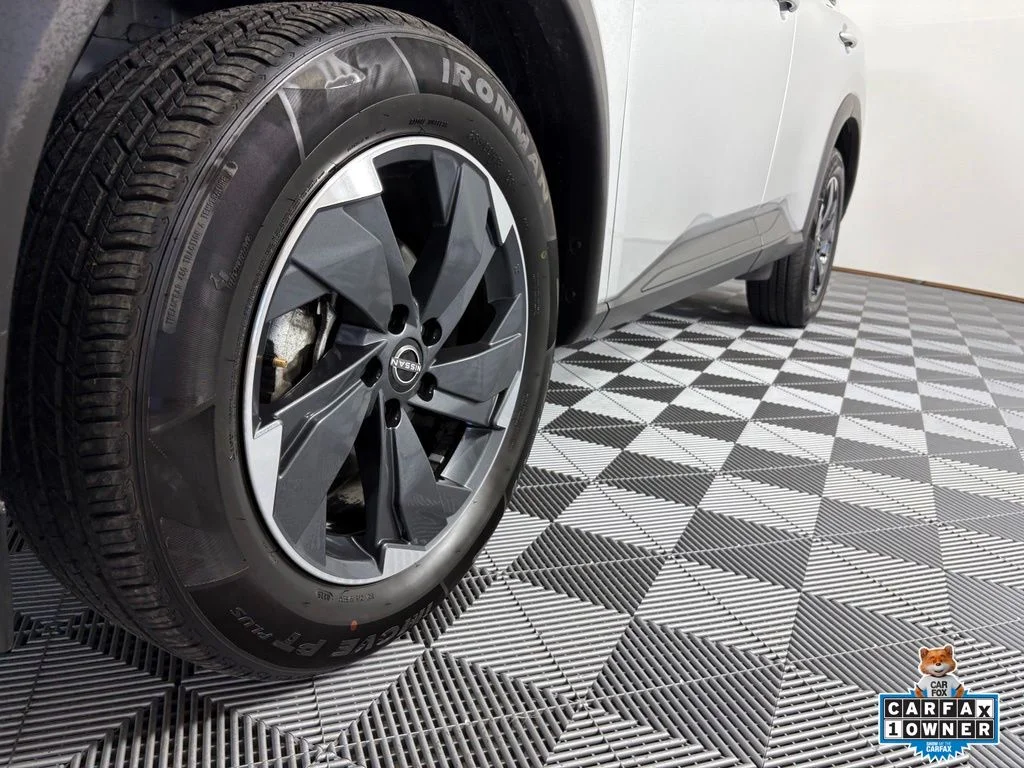 Used 2025 Silver Nissan SV image 14