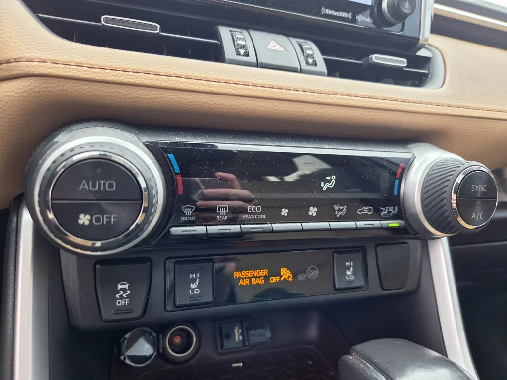 Used 2019  Toyota Limited image 19