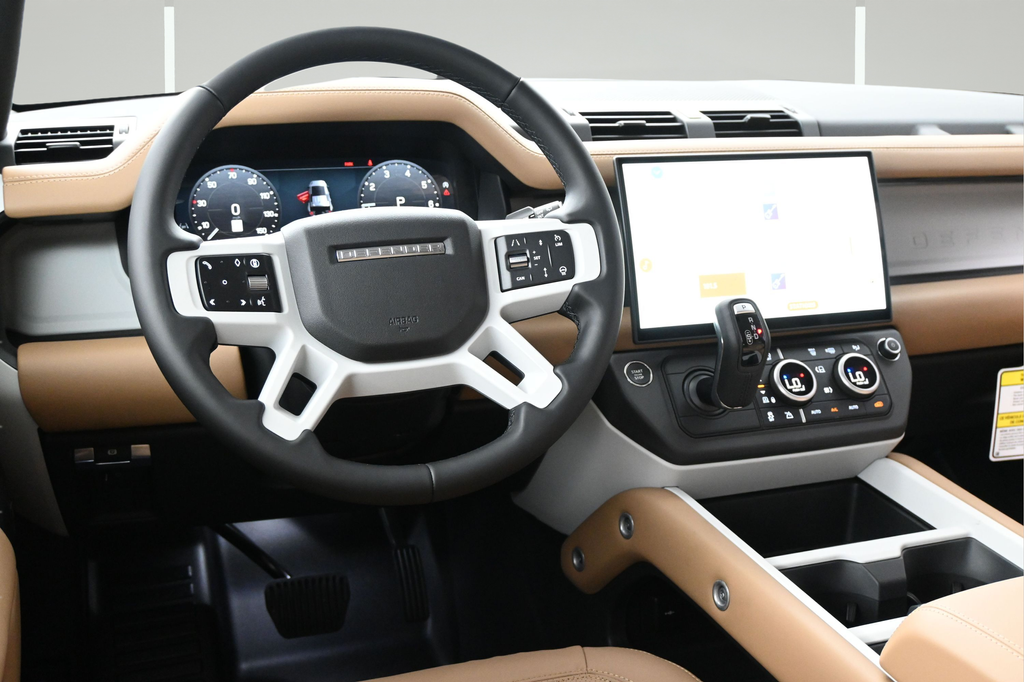 New 2026 White Land Rover X-Dynamic SE image 7