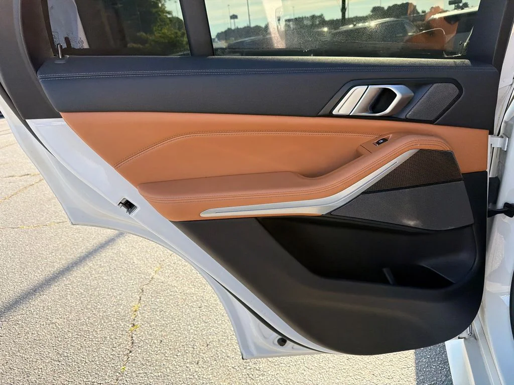 Used 2023 White BMW xDrive40i image 22