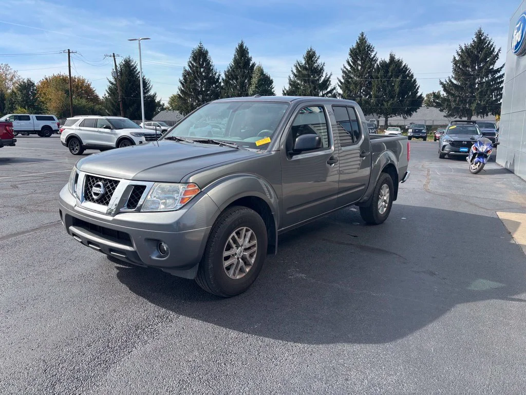 Used 2018 Gray Nissan SV image 3