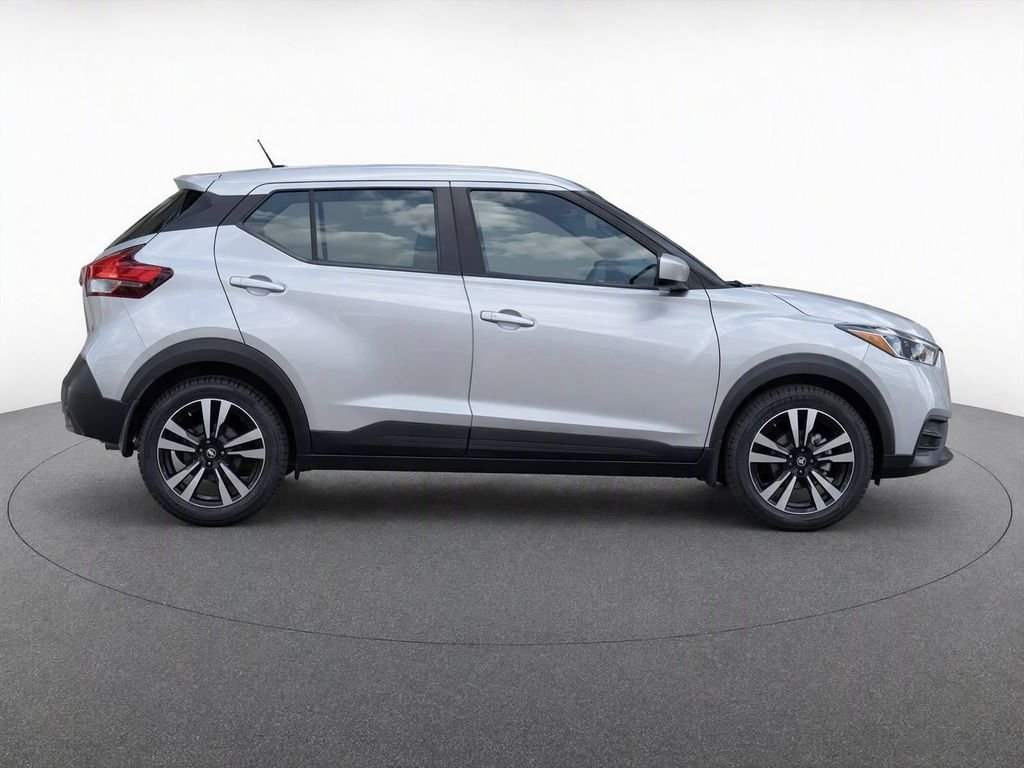 Used 2018 Silver Nissan SV image 7