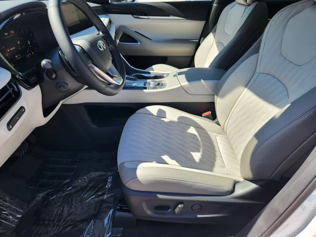 New 2027 2T RAD WHT INFINITI Autograph AWD image 9