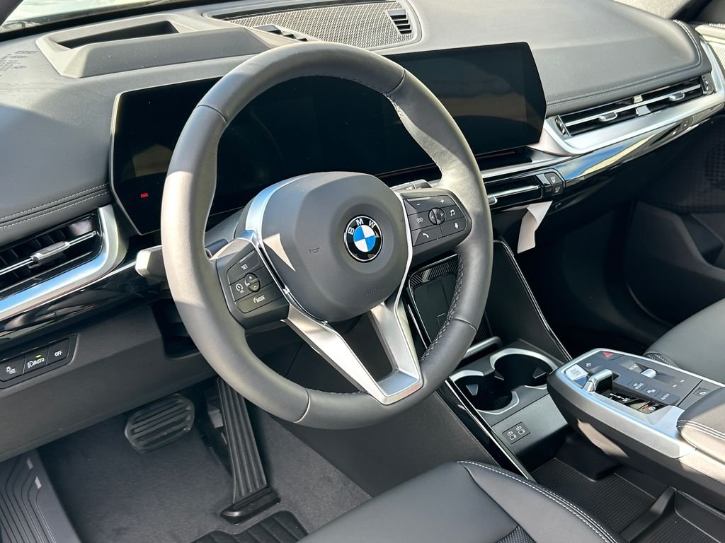 New 2026 Cape York Green Metallic BMW xDrive28i image 13