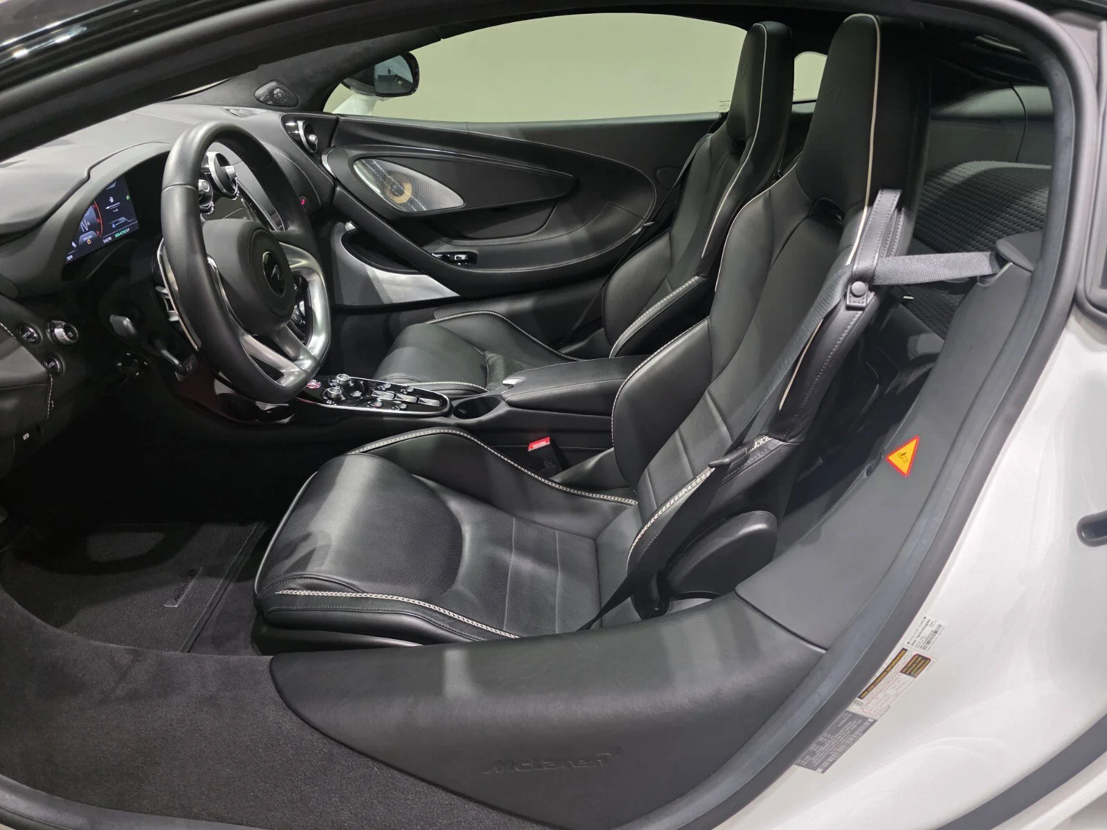Used 2023 Silica White McLaren  image 6