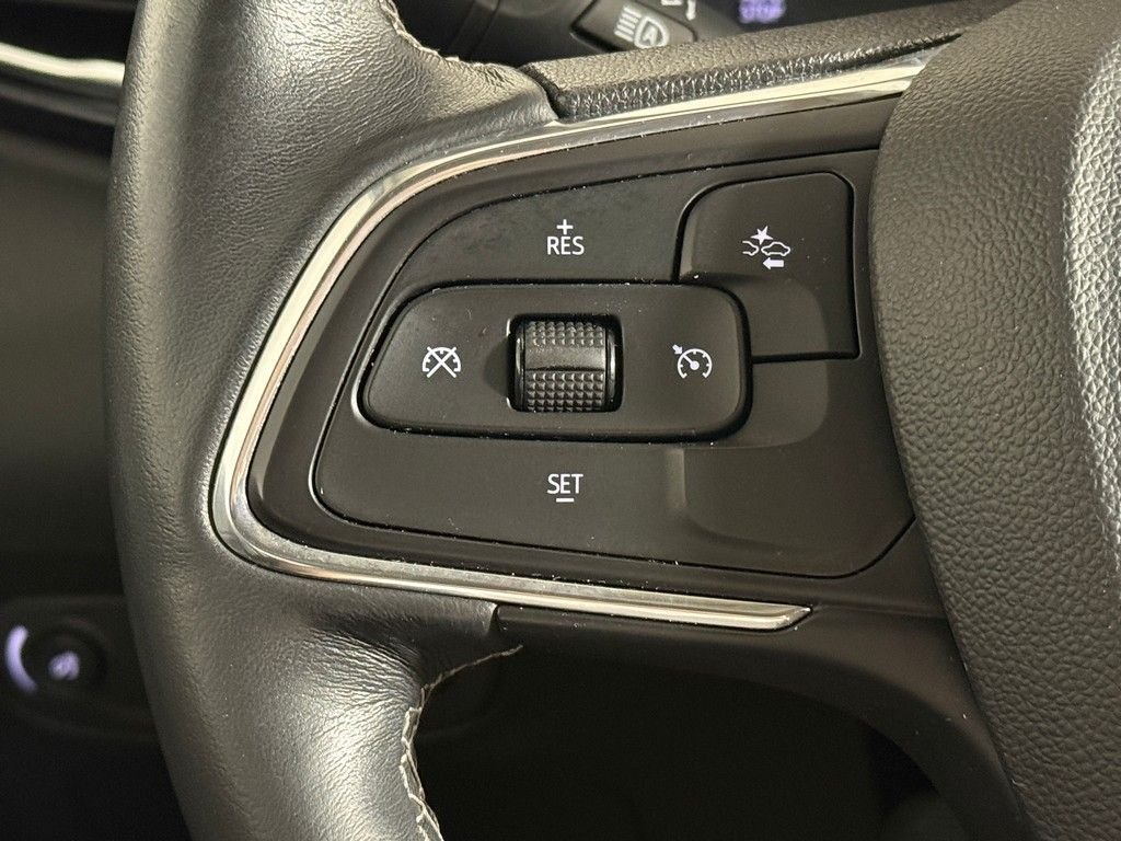 Used 2023 Red Buick Select image 36