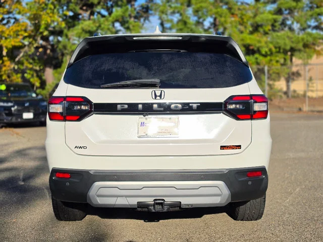 Certified Used 2024 Platinum White Pearl Honda TrailSport image 5