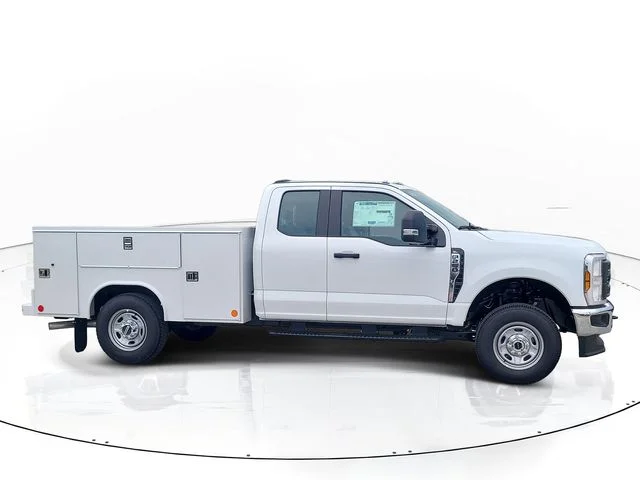 New 2026 Oxford White Ford XL image 4