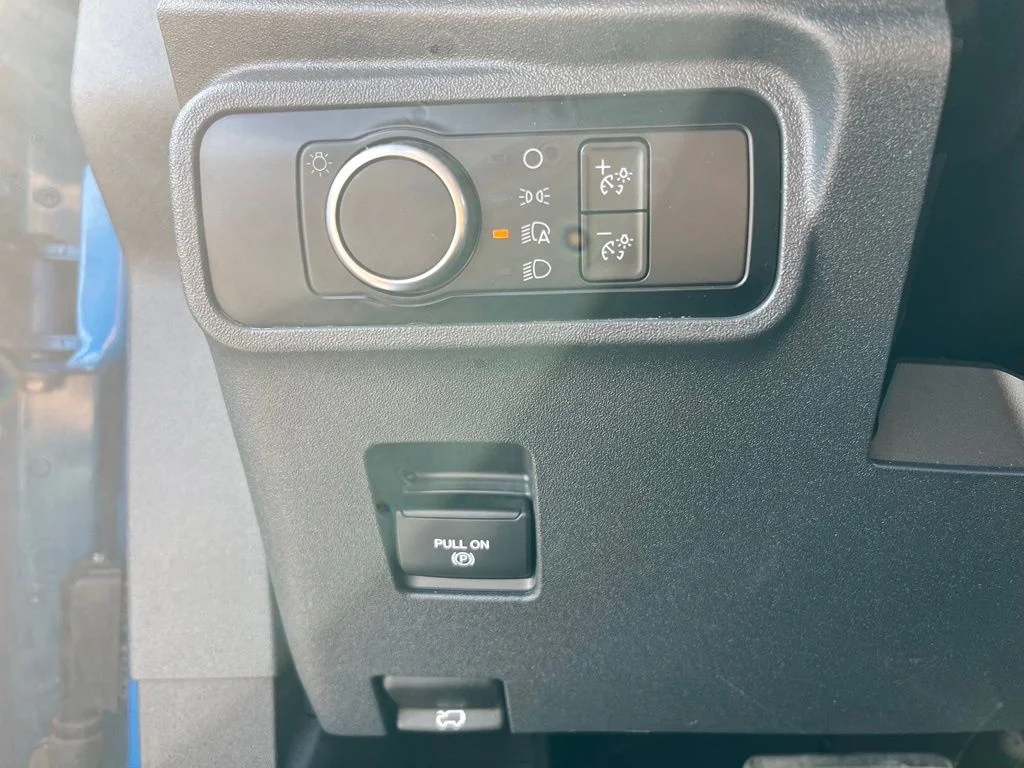 Used 2023 Blue Ford Base image 15