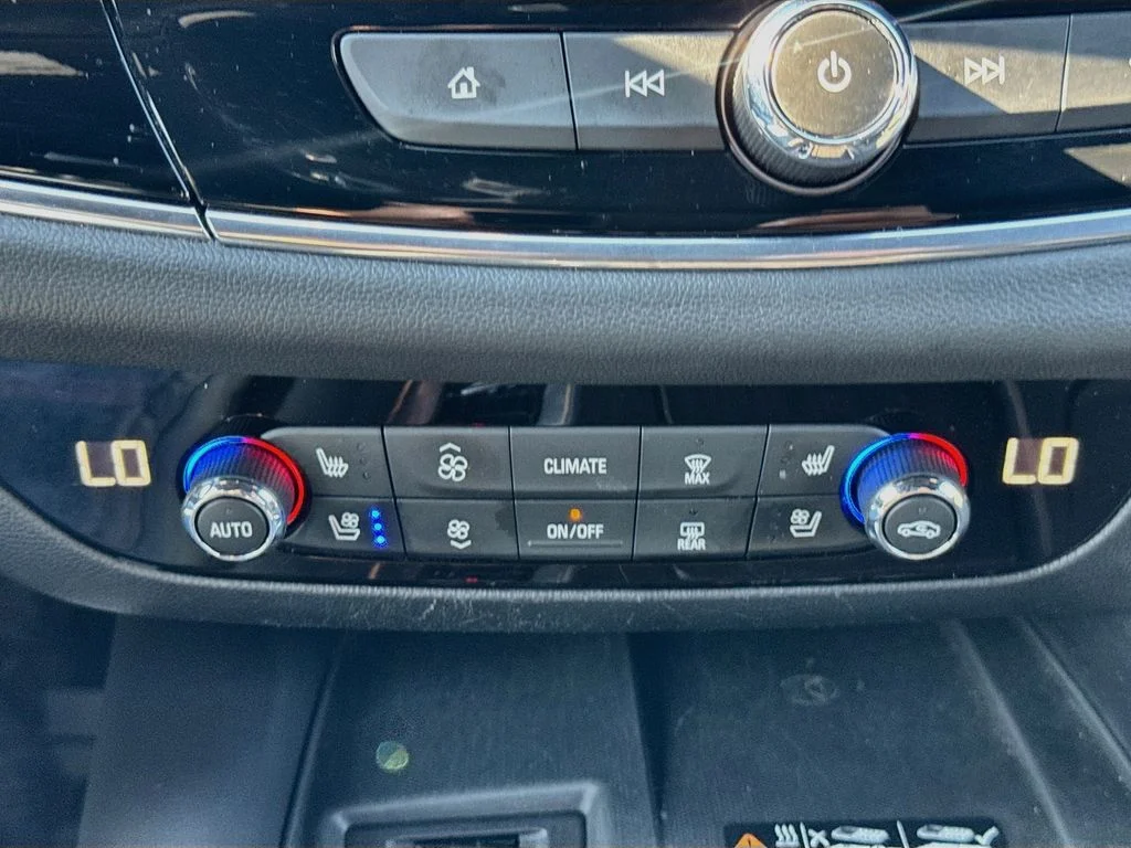 Used 2022 White Buick Avenir image 18