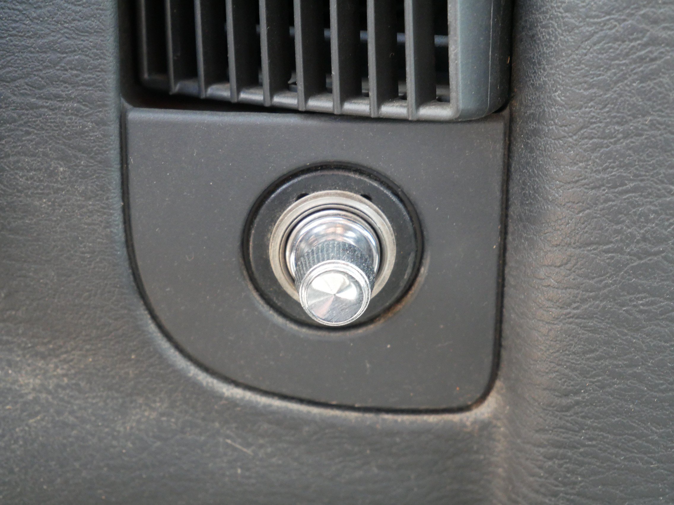 Used 2005 Red Dodge SLT image 25