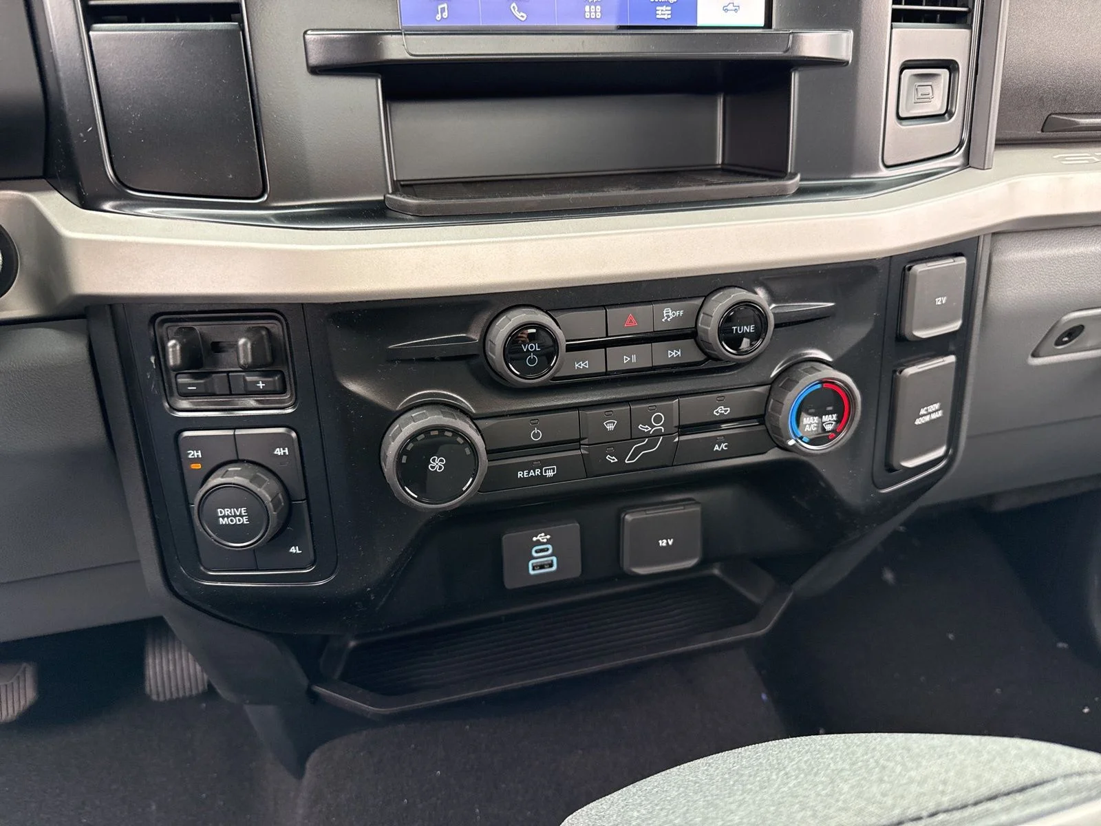 2025 Ford F-250 Super Duty XLT - Photo 26