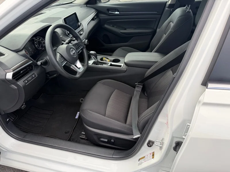 Used 2025 Glacier White Nissan SV image 15