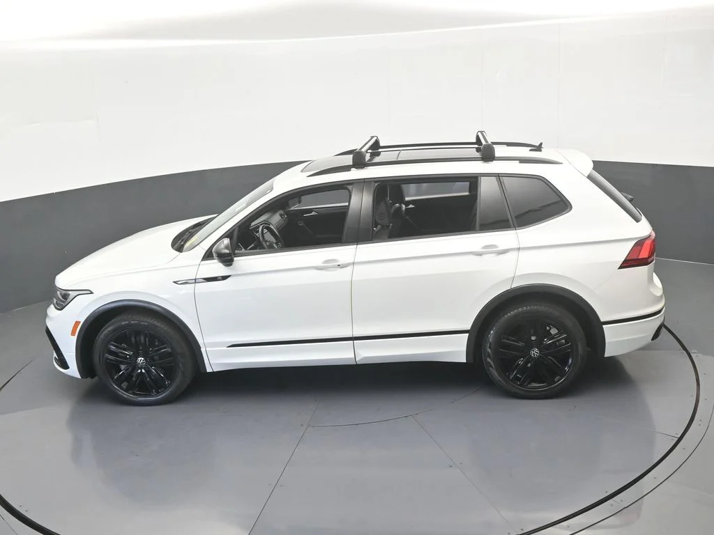 Used 2022 Oryx White Pearl Volkswagen 2.0T SE R-Line Black image 45