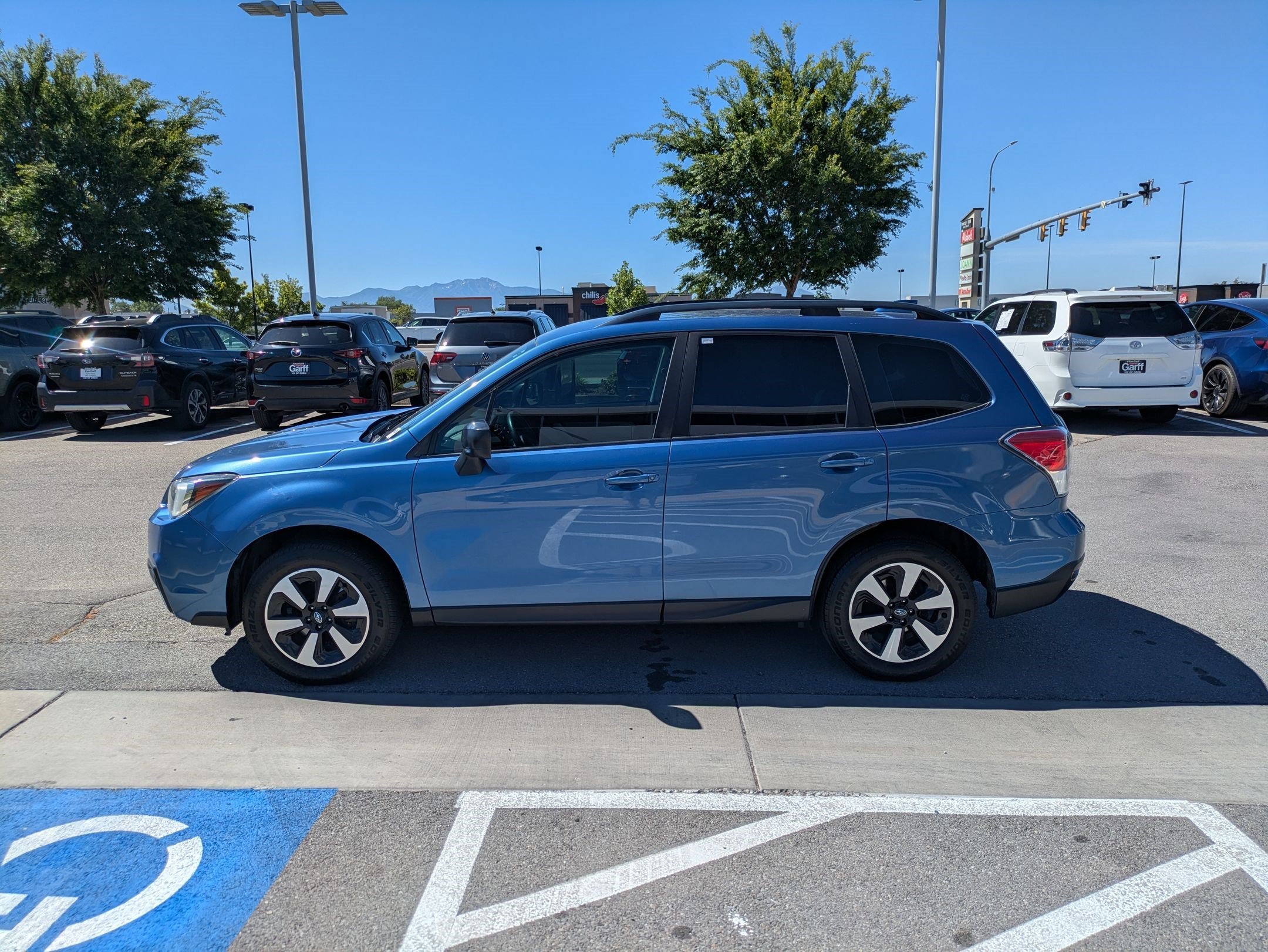 Used 2018 Quartz Blue Pearl Subaru 2.5i image 6