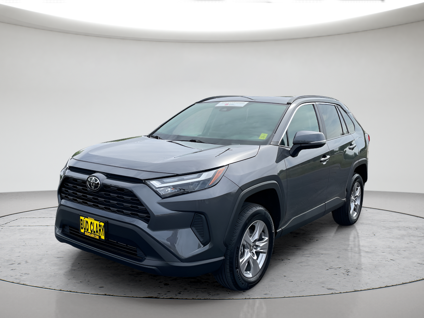 2025 Toyota RAV4 XLE - Photo 7