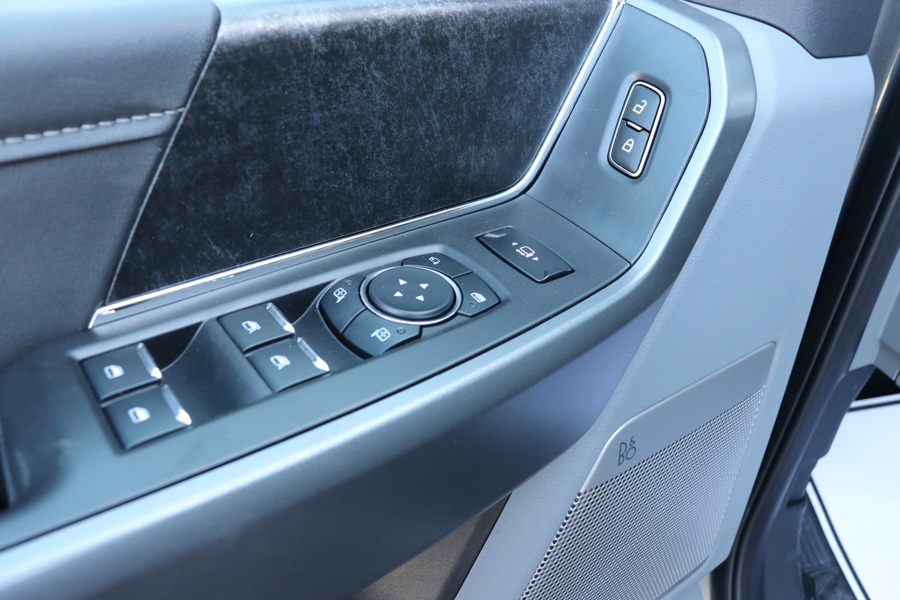 New 2026 Carbonized Grey Metallic Ford XLT image 10