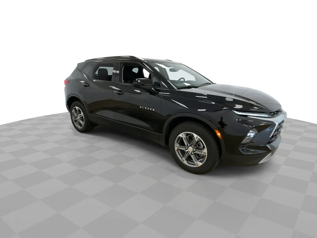 Used 2025 Black Chevrolet LT image 3