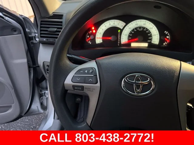 Used 2009 Silver Toyota  image 17