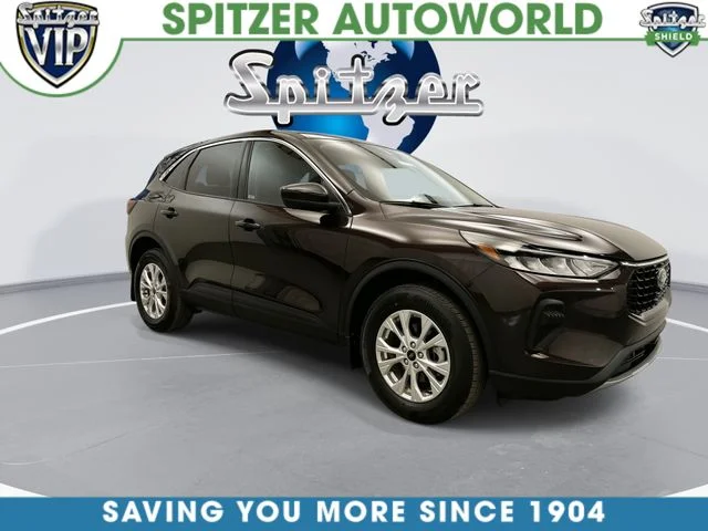 Used 2023 Red Ford Active image 2