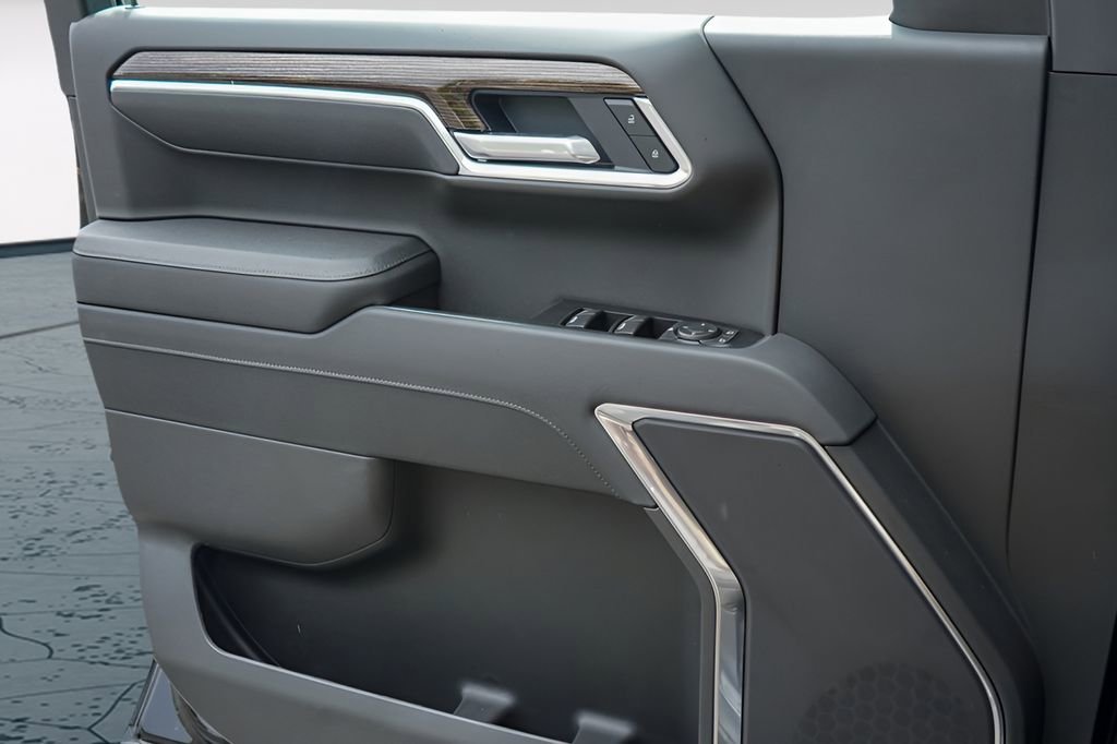 New 2026 Onyx Black GMC Elevation image 15